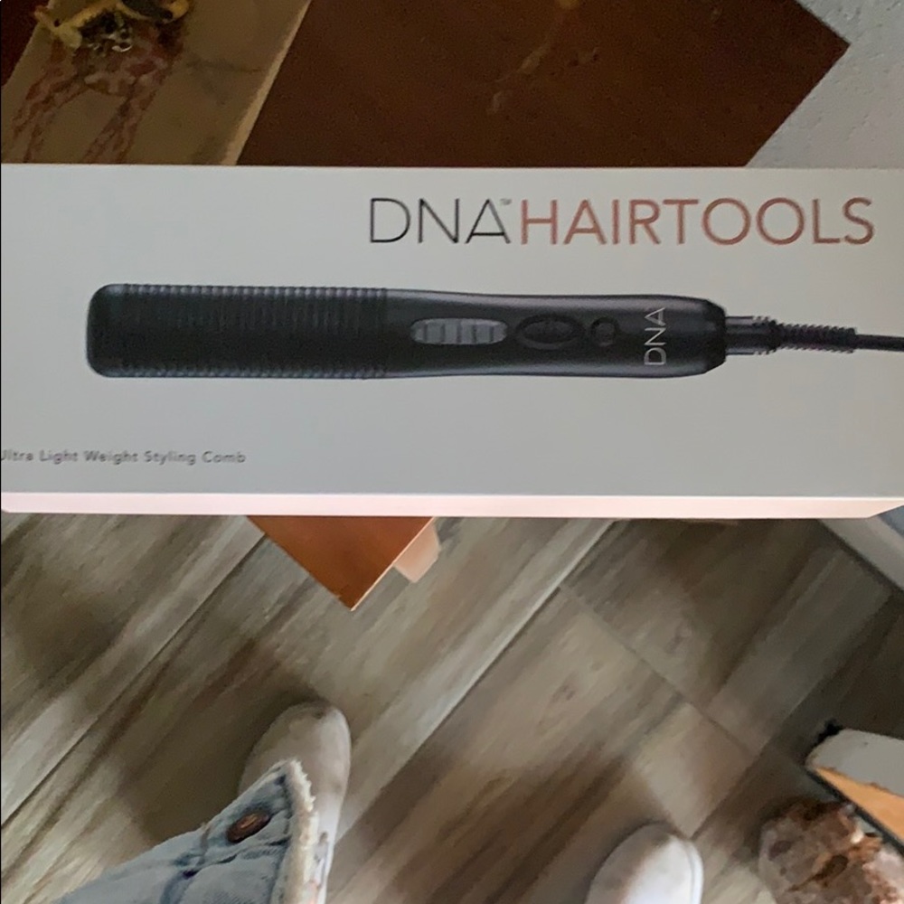 DNA hair tool styling comb never been used
